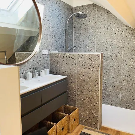 Maison De Charme De 280m2 Avec Piscine Chauffée … *