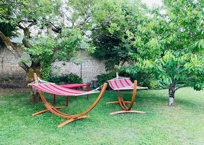 Hébergement de vacances Maison De Charme De 280m2 Avec Piscine Chauffée … Luçon