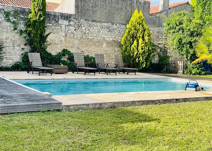 Maison De Charme De 280m2 Avec Piscine Chauffée … *