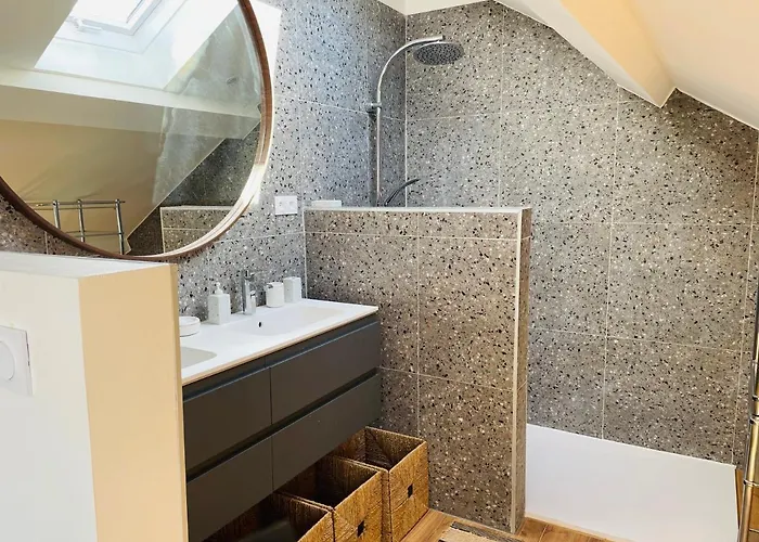 Maison De Charme De 280m2 Avec Piscine Chauffee … *