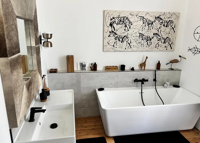 Maison De Charme De 280m2 Avec Piscine Chauffee … * Luçon